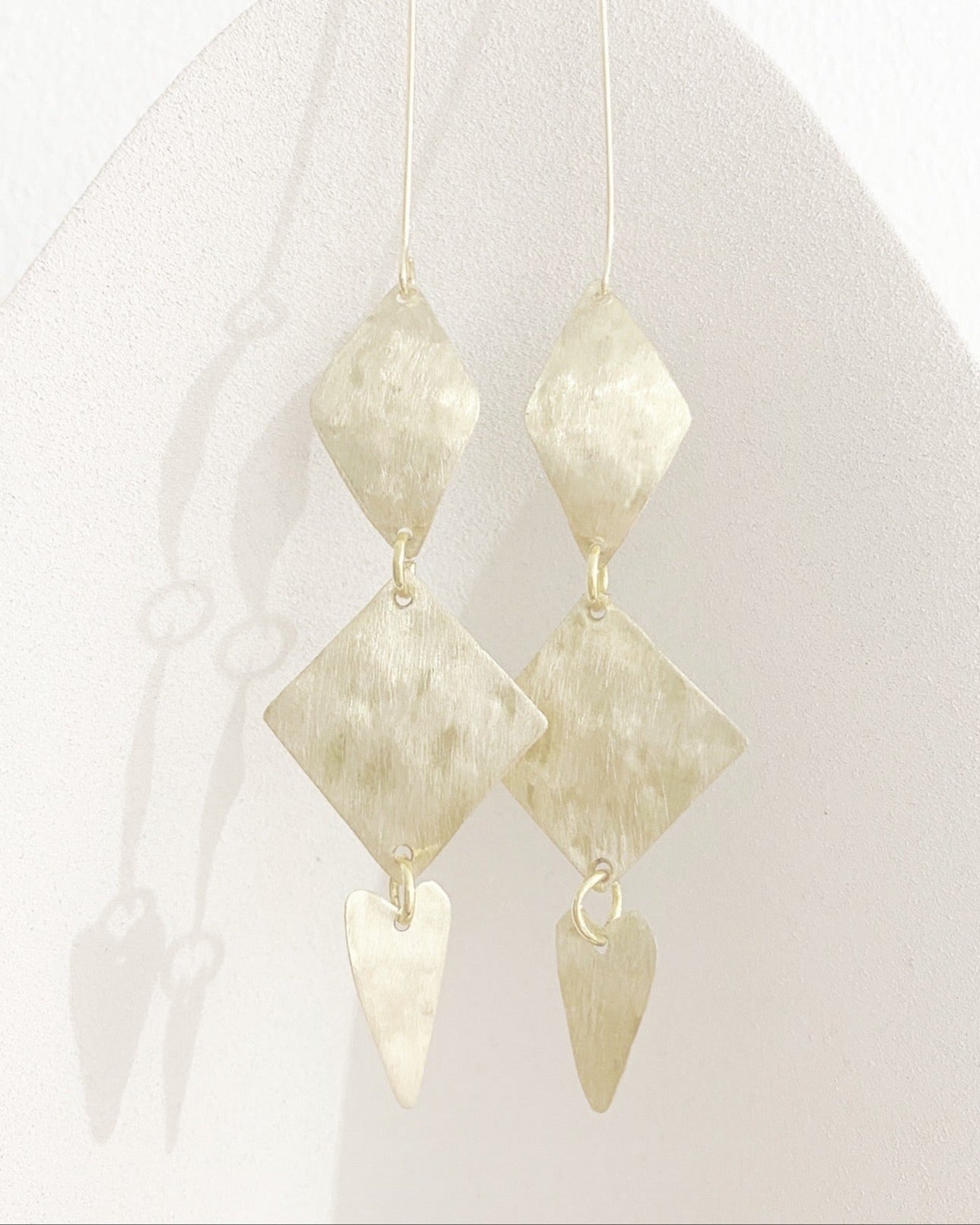 A P H R O D I T E ' S . D A N G E R ~ golden diamond & heart earrings