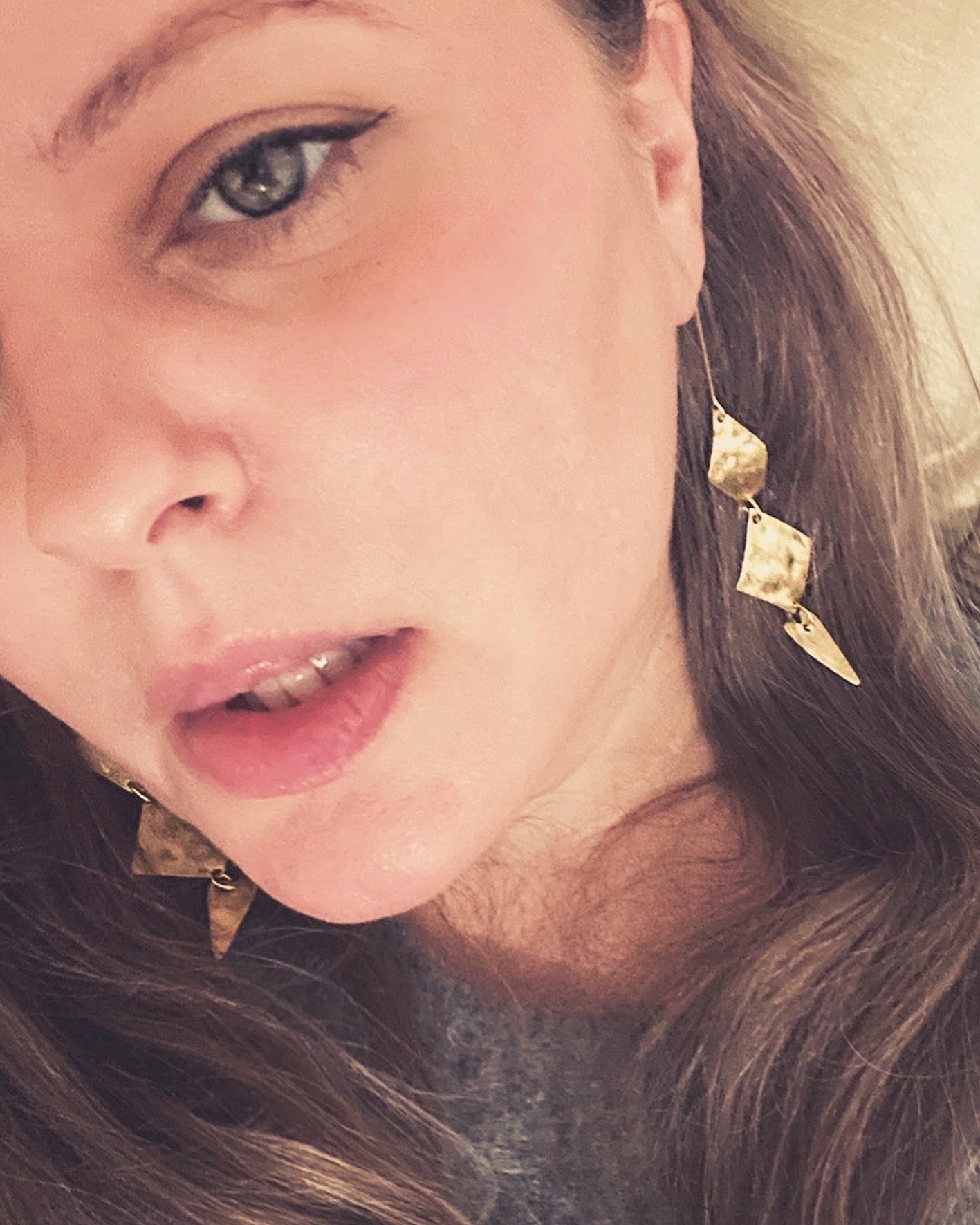 A P H R O D I T E ' S . D A N G E R ~ golden diamond & heart earrings