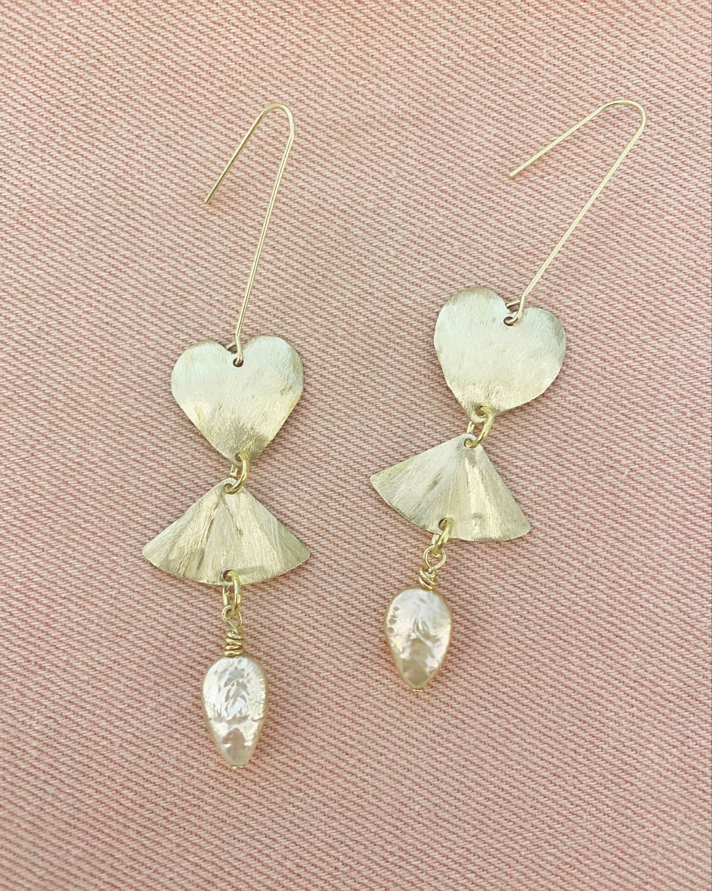 A P H R O D I T E ' S . D A Y D R E A M ~ golden heart, fan & pearl earrings