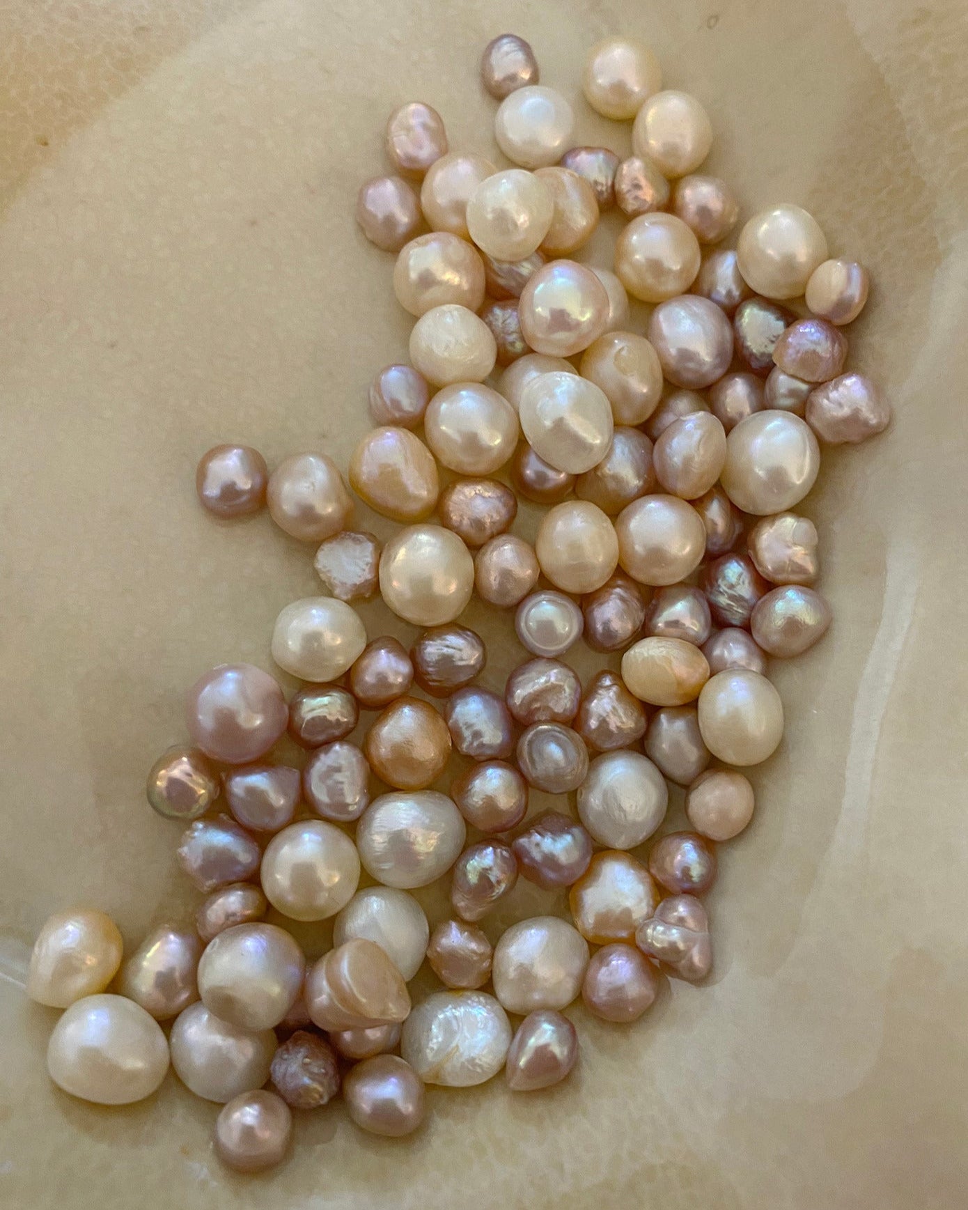 A P H R O D I T E ' S . D A Y D R E A M ~ golden heart, fan & pearl earrings