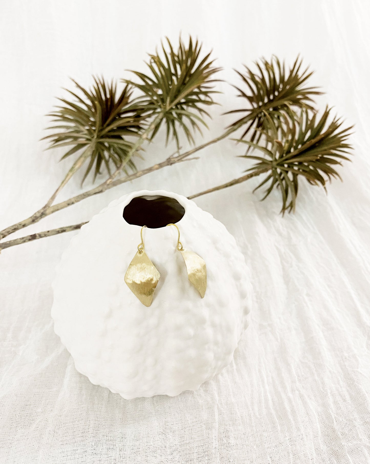 AEOLIA golden kite earrings