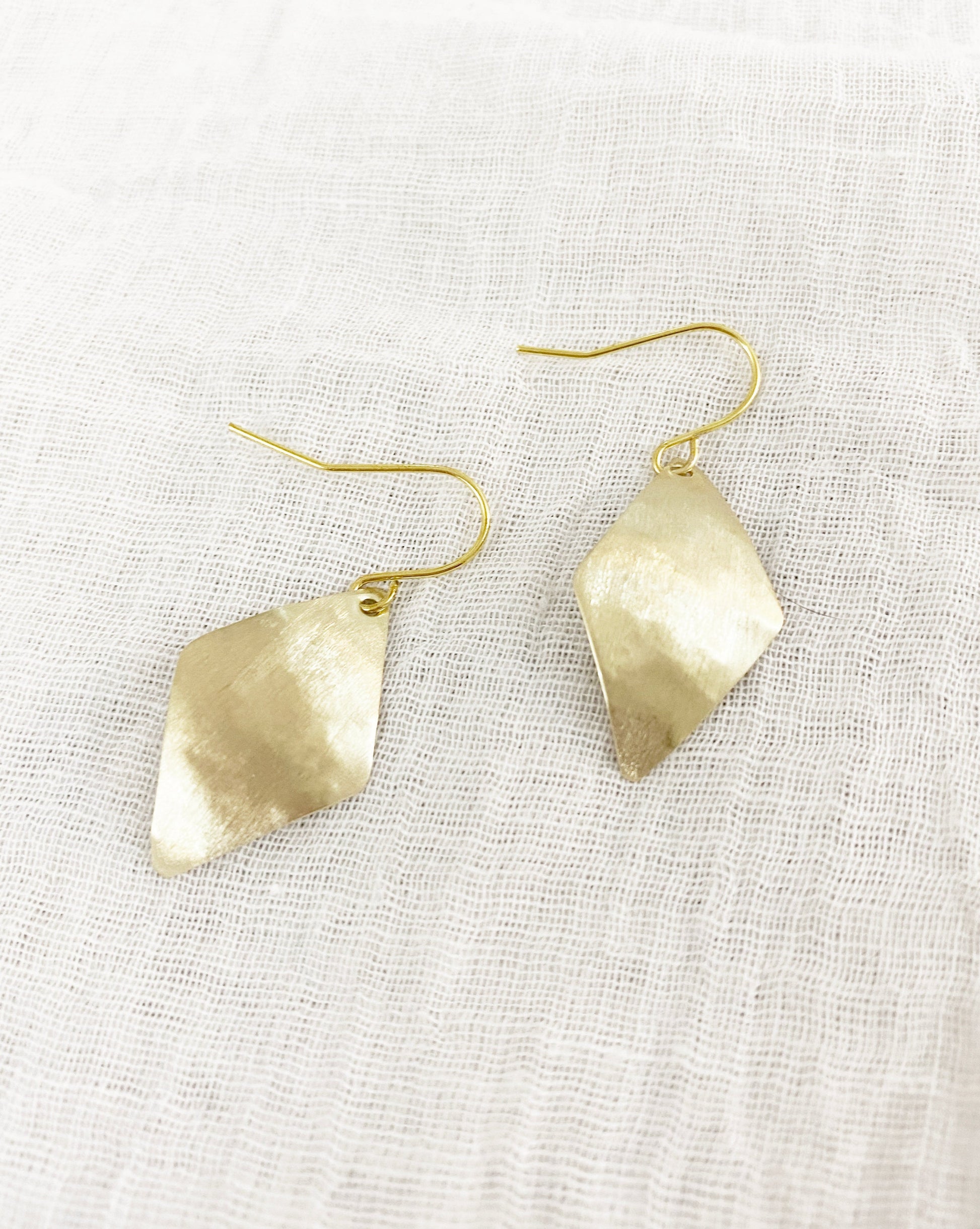 AEOLIA golden kite earrings 